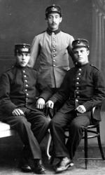 3 menn i uniform 1915.