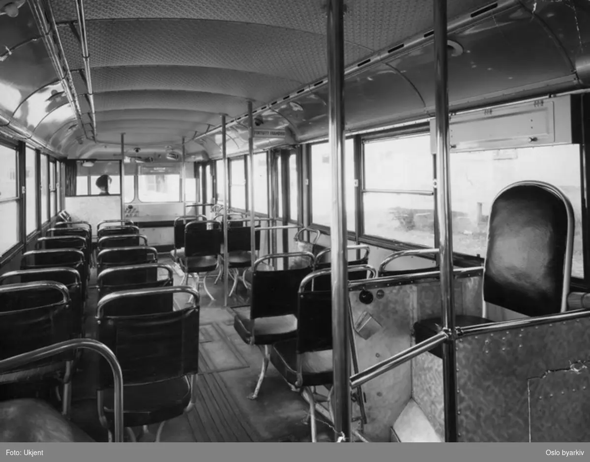 Oslo Sporveier, A-15751 - 800 serien trolleybuss, interiør sett bakfra.