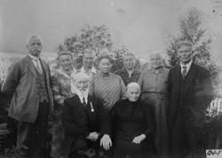 Gruppebilde frå Skulhagen i Eidsvåg. .Bildet er tatt i hagen