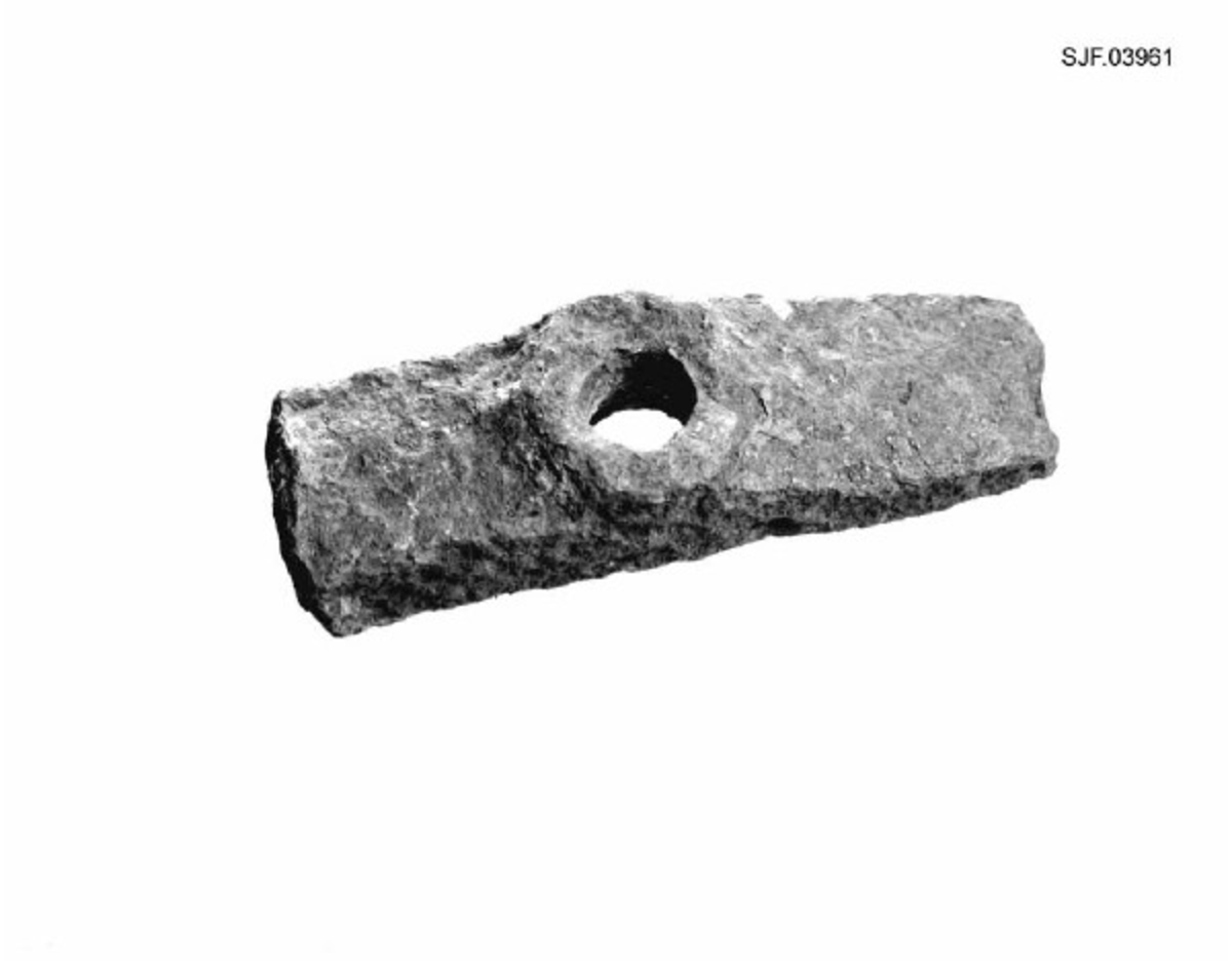 Hammer fra Håven, Grue Finnskog, Grue, Hedmark. 
Den ble funnet av Sigurd Langbråten ved Røgden sammen med andre gjenstander i tidsrommet 1967-1972. 
Funnet er av Universitetets Oldsaksamling datert til 1400-1600. 
Se SJF 3958-3960 og 3962-3964. 
