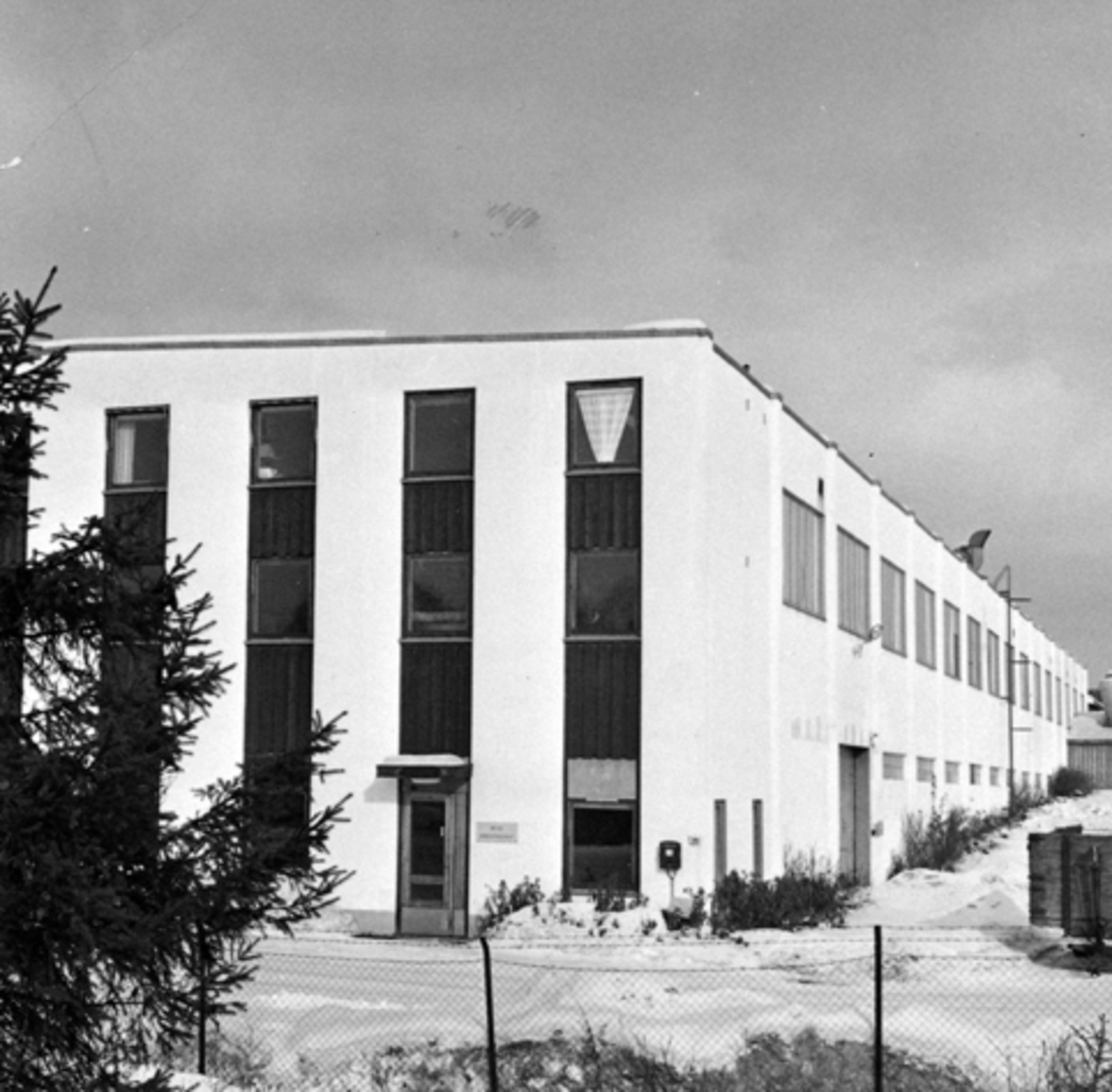 Berger Langmoen A/S, Brumunddal. Den nye parkettfabrikken sett fra sør.