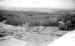 FLYFOTO UKJENT GARD I LØTEN.