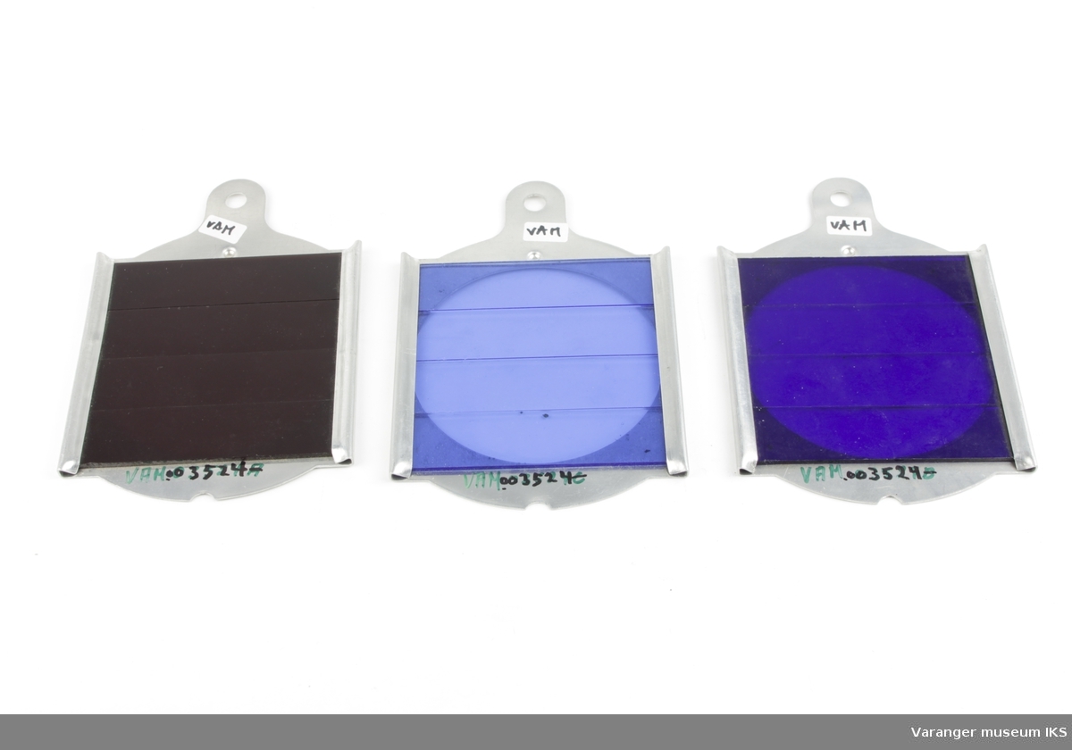 Signalglass i ulike farger. Metallramme med farget glass.