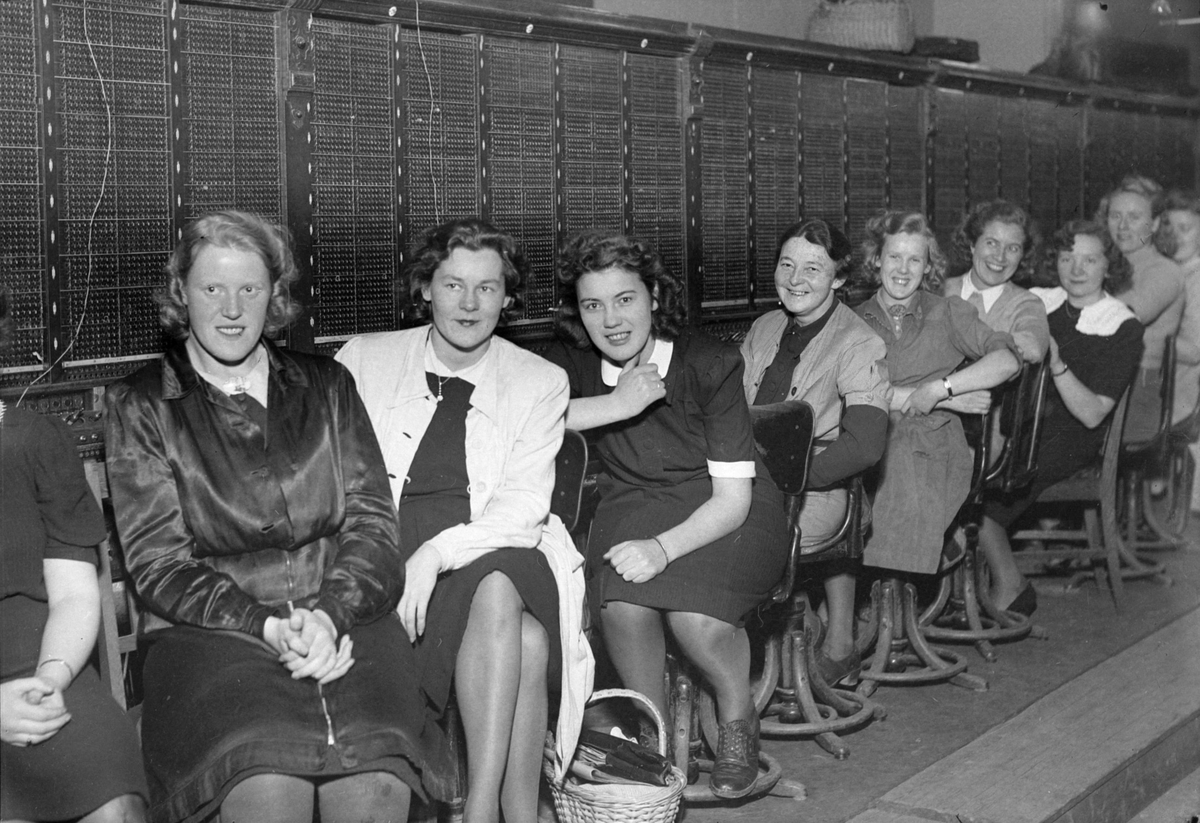 Kvinner ved Telefonsentralen