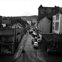 Repslagerveita med parkerte biler