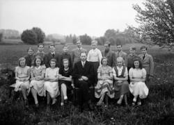 Klassebilde Arstad skole 1949
Fra venstre rad 1:
Lillian E