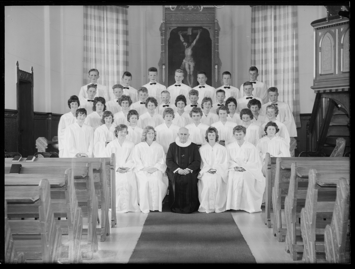 Konfirmanter i Ålen kirke, 1960 - Rørosmuseet / DigitaltMuseum