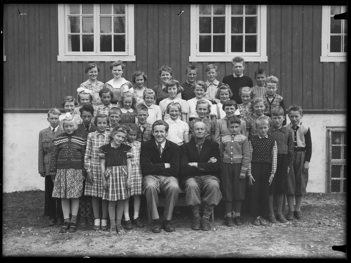 Elever og lærere ved Viken folkeskole, 1956