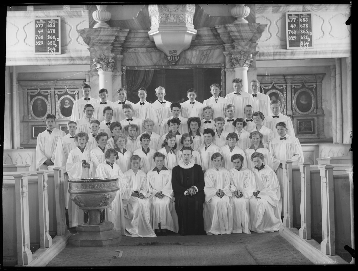 Konfirmanter i Røros kirke, 1955