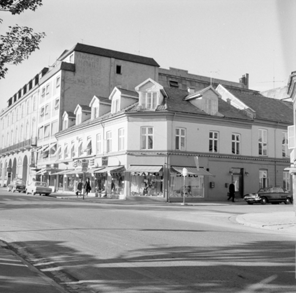 VICTORIA HOTEL OG ERLING VOLD I STRANDGATA 21, HAMAR, 1966. - Anno ...