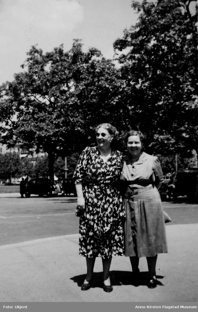 Kirsten Flagstad og hennes venninne Joyce Reah i Zürich 1948. Kirsten Flagstad and her friend Joyce Reah in Zürich 1948. 
