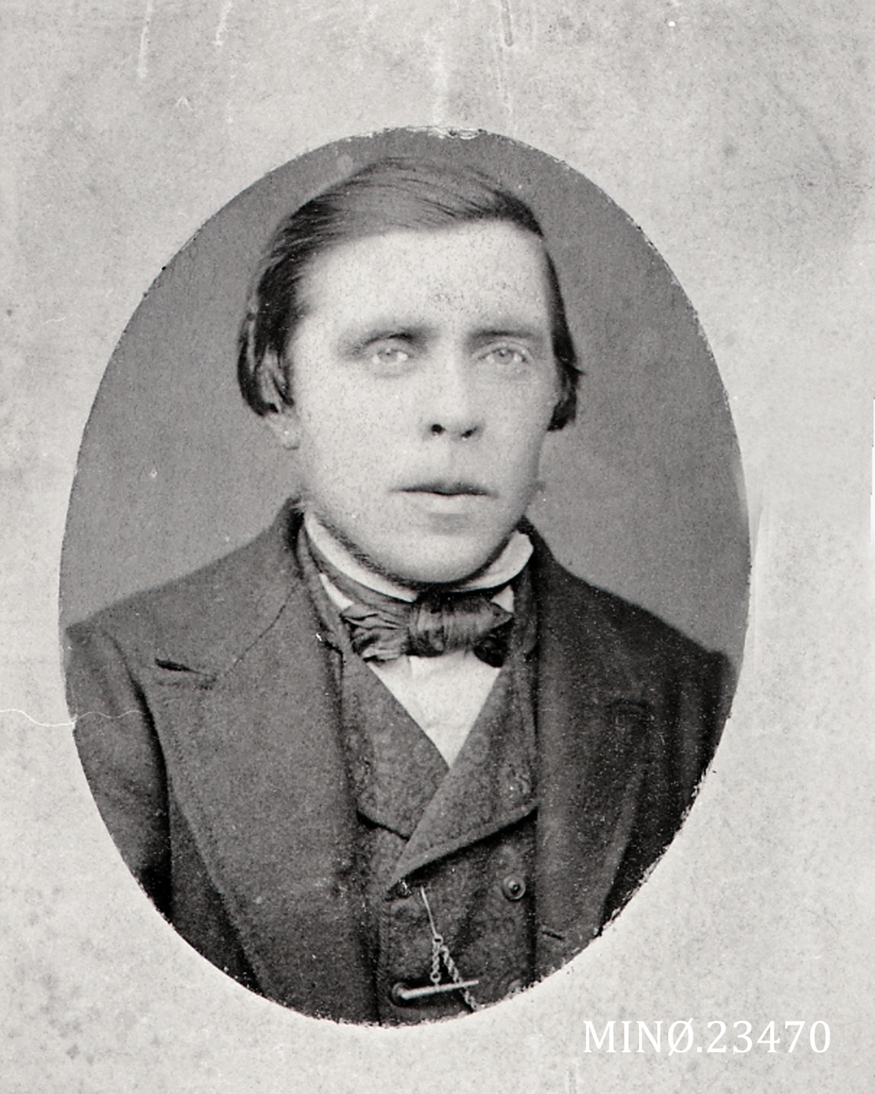Portrett av ung mann - Ole Bakken