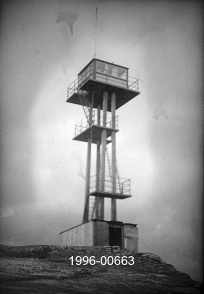 Tårnet på Rafjell skogbrannvakstasjon øst for innsjøen Nugguren i Brandval, Hedmark.  Tårnet ligger 585 meter over havet.  Det ble bygd 1934 med tilskudd fra forsikringsselskapet Skogbrand.  Eier var Brandval kommune, som seinere er sammenlått med Kongsvinger. 

Tårnet er utført i armert betong og står på ei bergflate. Det har fire loddrette bein eller pilarer som gir tårnet et rektangulært grunnplan, der det etter fotografiet å dømme inngår et rom med inngang i den ene kortenden.  Adkomsten til utkikksstedet på toppen skjer via jernstiger og to plattformer med jernrekkverk, den nedre er støpt rundt to av pilarene, den øvre rundt alle fire.  På toppen står ei rektangulær utkikkshytte på en noe utkraget plattform med jernrekkverk.  Ved et av hyttas hjørner er det reist ei stang.  Ut fra negativet er det vanskelig å ta stilling til om dette er ei flaggstang eller en lynavleder.  Fotografiet er tatt på en viss distanse og viser hele tårnet.