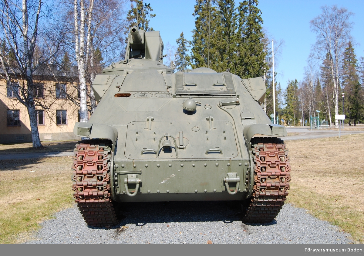 Byggd på chassit till stridsvagn m/1941 och levererad 1961-1963. Med 20 mm automatkanon m/1945.