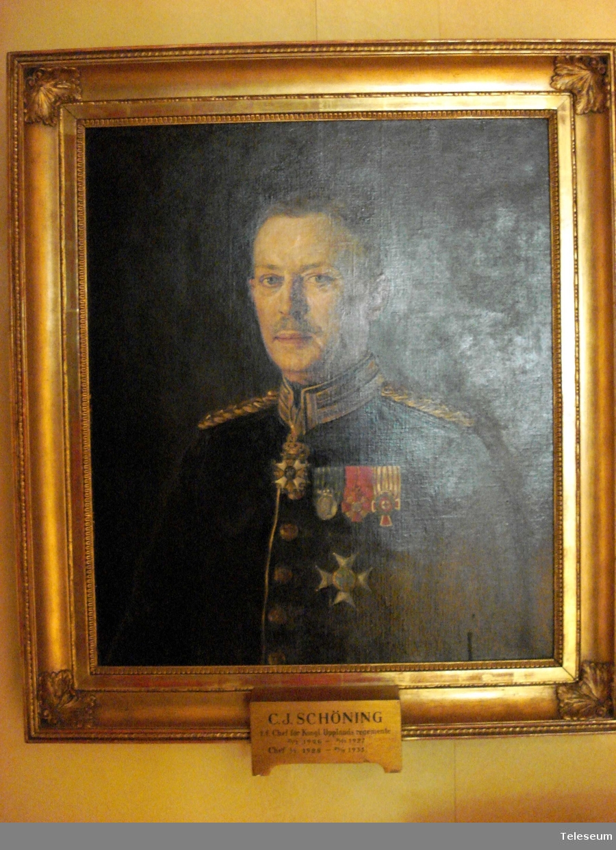 Olja på duk, förgylld ram. Porträtt föreställande C.J. Schöning t.f.Chef för Kungl. Upplands regemente 1926-1927
Chef 1928-1935