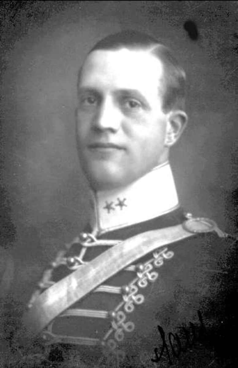Porträtt av Hans Fock, K 3 som  löjtnant. Blev major K 3 och mobiliseringsofficer.