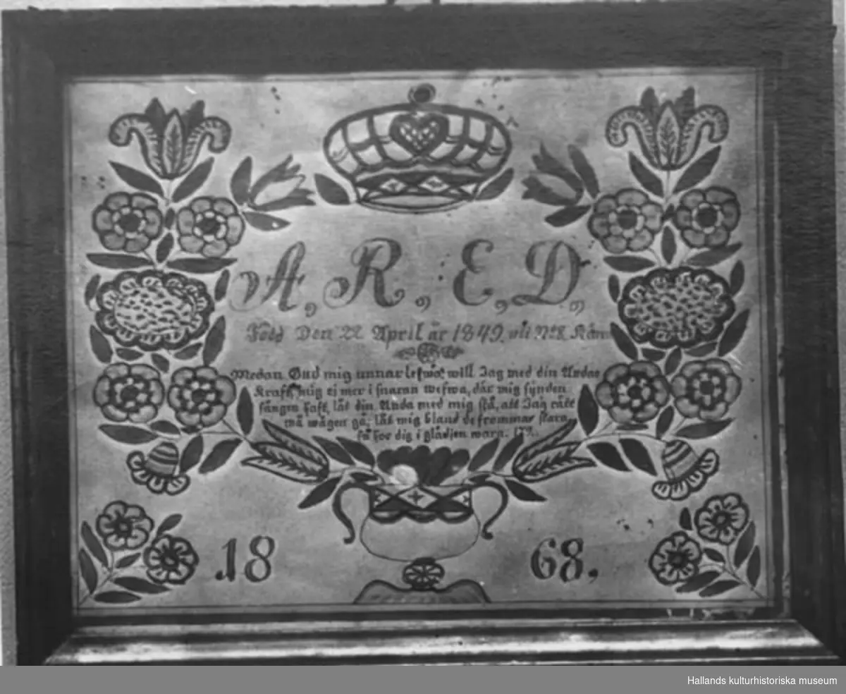 Födelsetavla, märkt: "A. R. E. D.", "Anna Regina Elidotter. Född Den 22 April år 1849 uti no 8 Kärra". Akvarell i grönt och rött. Bronserad träram.