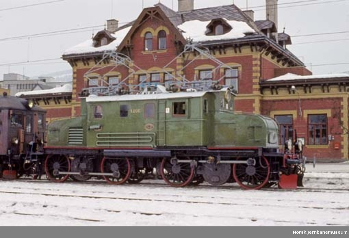 Lokomotiv : elektrisk lokomotiv type El 1 nr. 2011