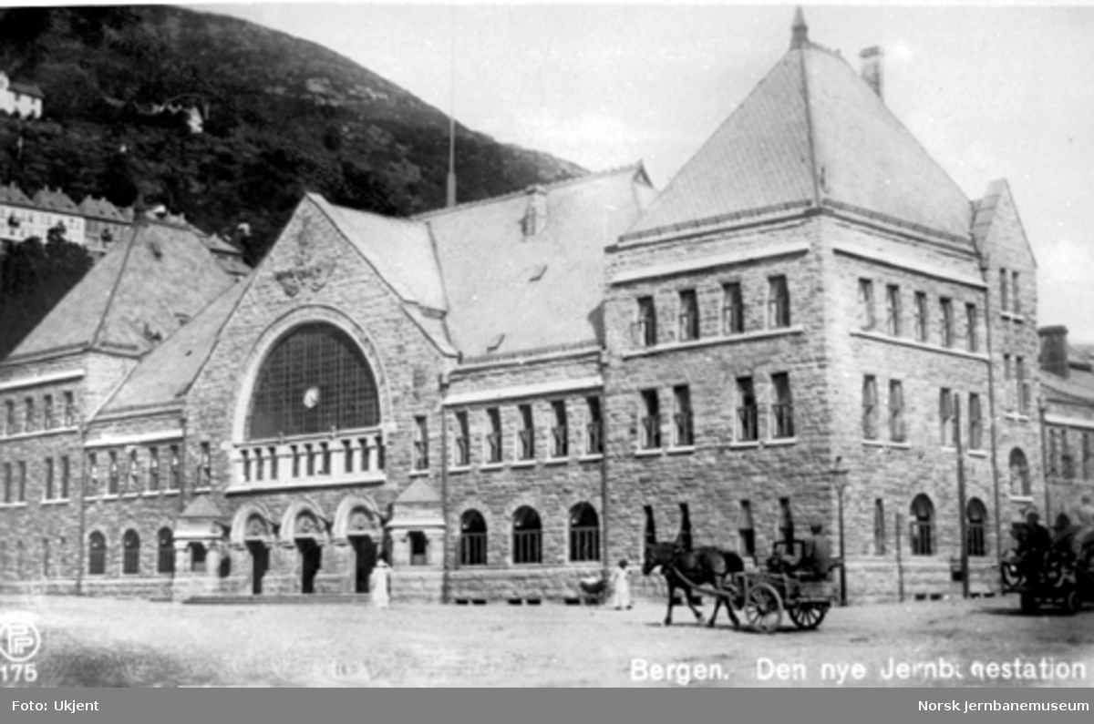 Bergen stasjonsbygning, sett fra bysiden