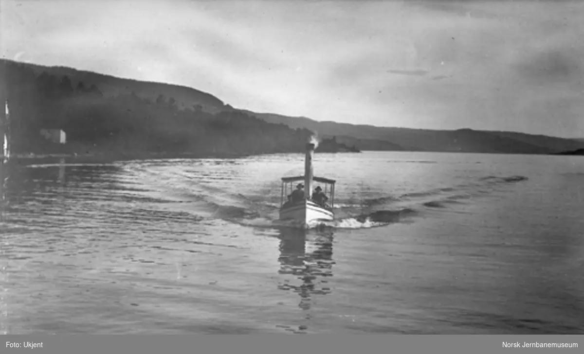 Liten dampbåt, trolig på Randsfjorden