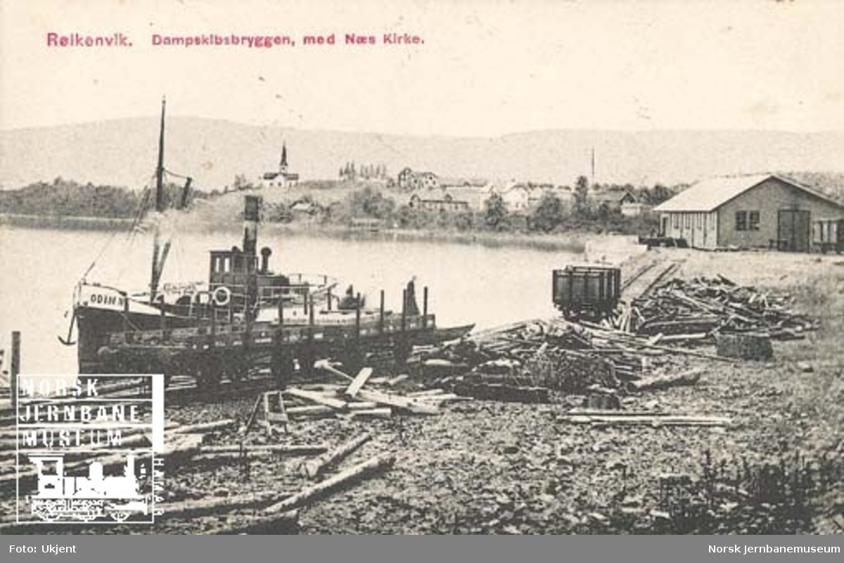 Røykenvik stasjon, kaisporet med godsvogner og dampbåten "Odin II"