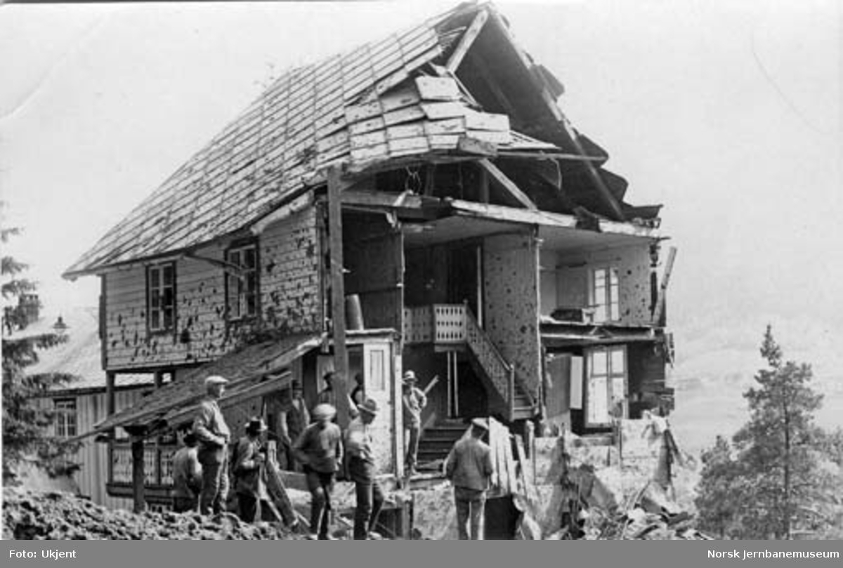 Jordskred ved Verma 9.6.1926 : oppryddingsarbeider