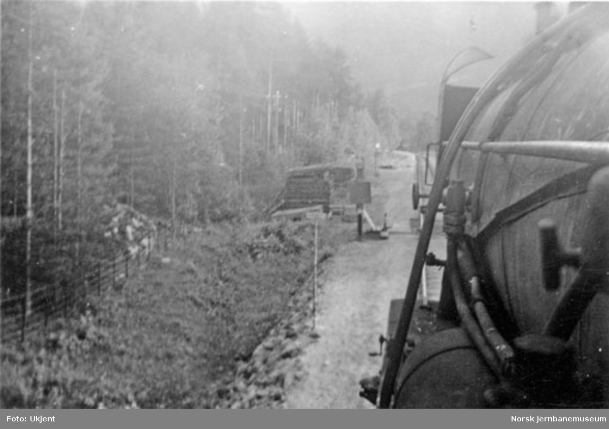 Utsyn fra damplokomotiv, muligens på Raumabanen