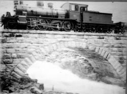 Brattfoss bru med  damplokomotiv type 18b nr. 185