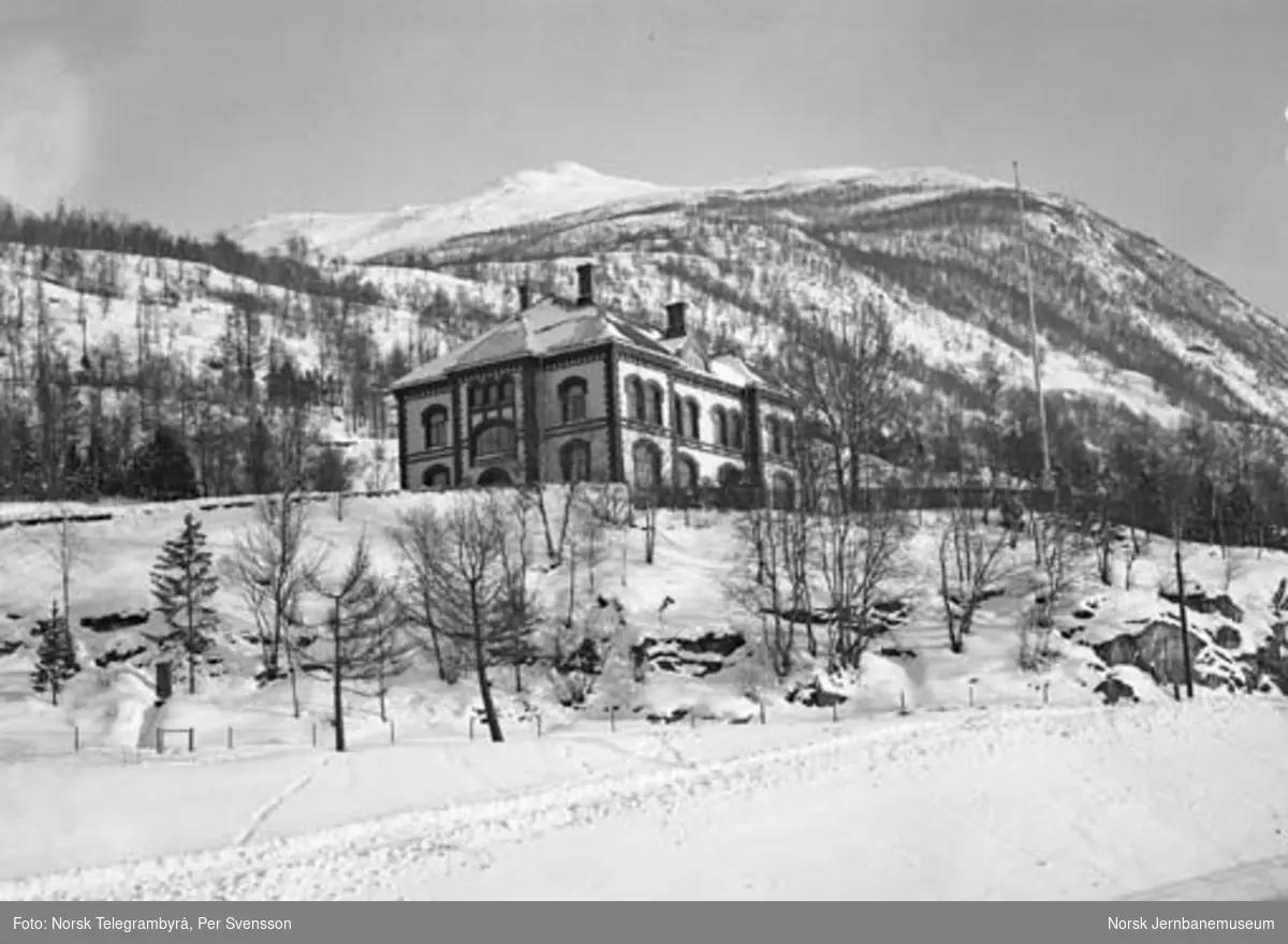 Ofotbanen : NSB Narvik distrikts administrasjonsbygning