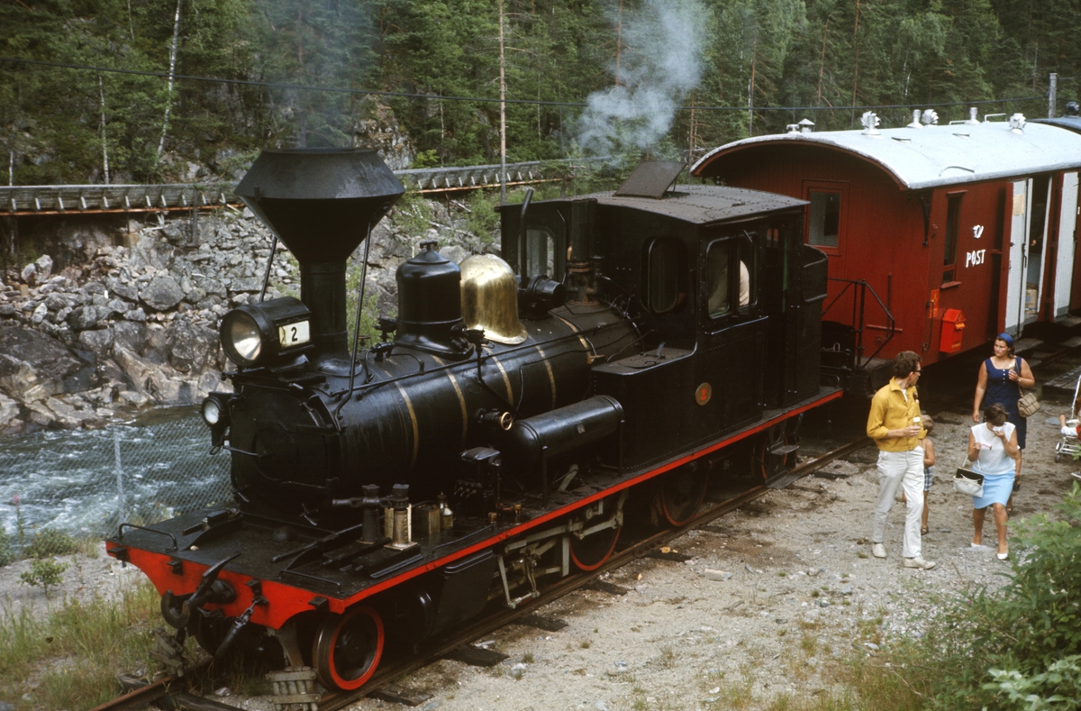 Setesdalsbanens damplokomotiv type XXI nr. 2 med museumstog på Beihølen