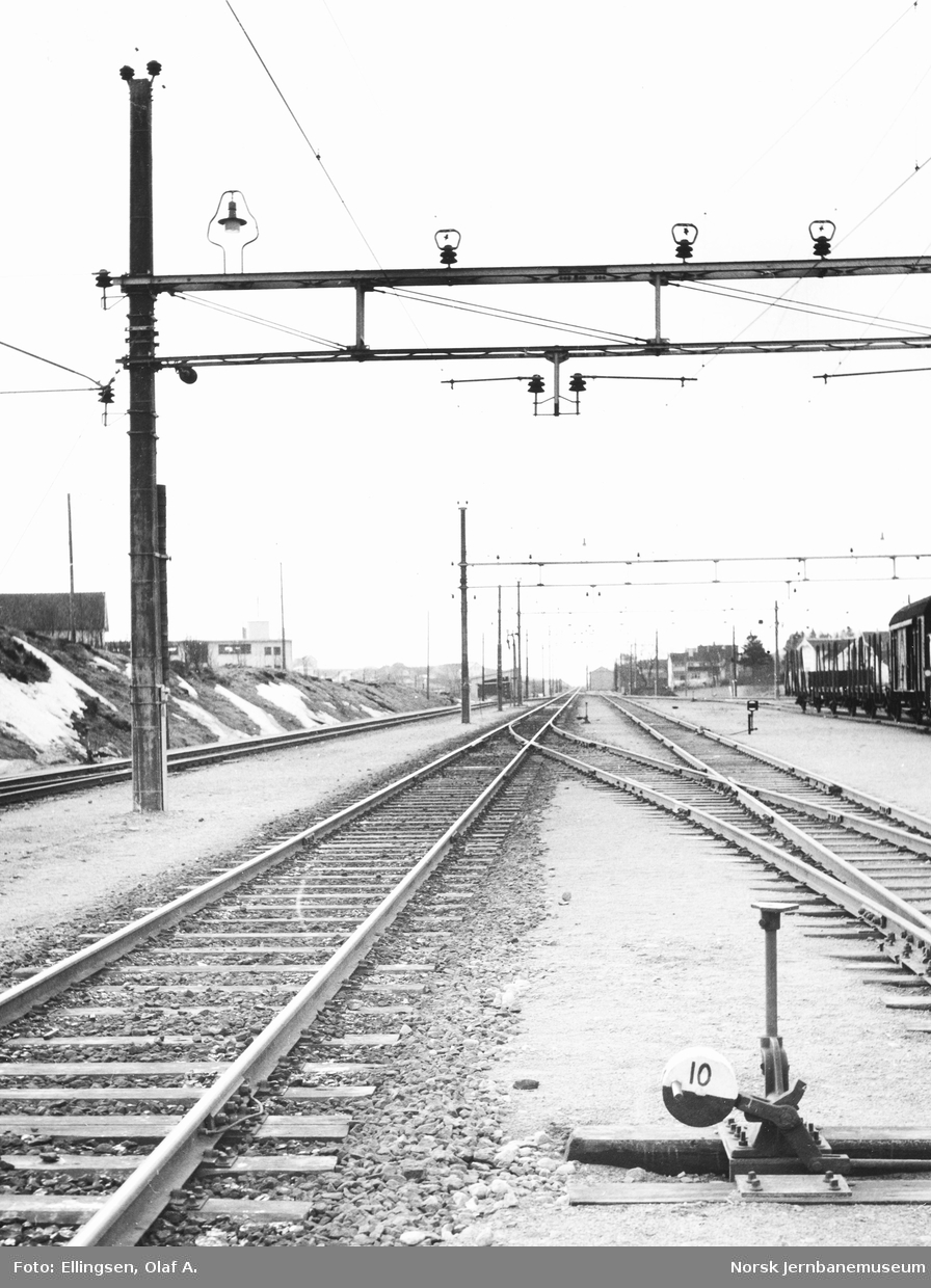 Jærbanens elektrifisering : stasjonsområdet på Bryne, sett mot Nærbø