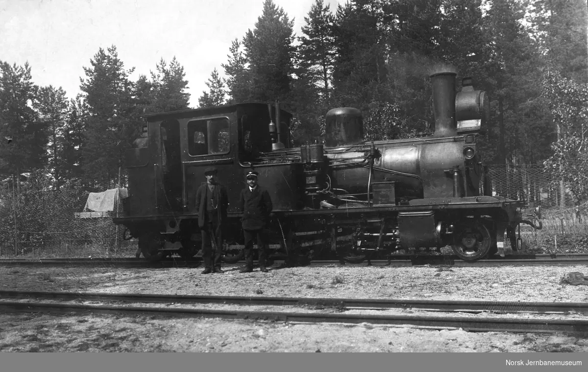 Setesdalsbanens damplokomotiv nr. 7 med lokomotivpersonale