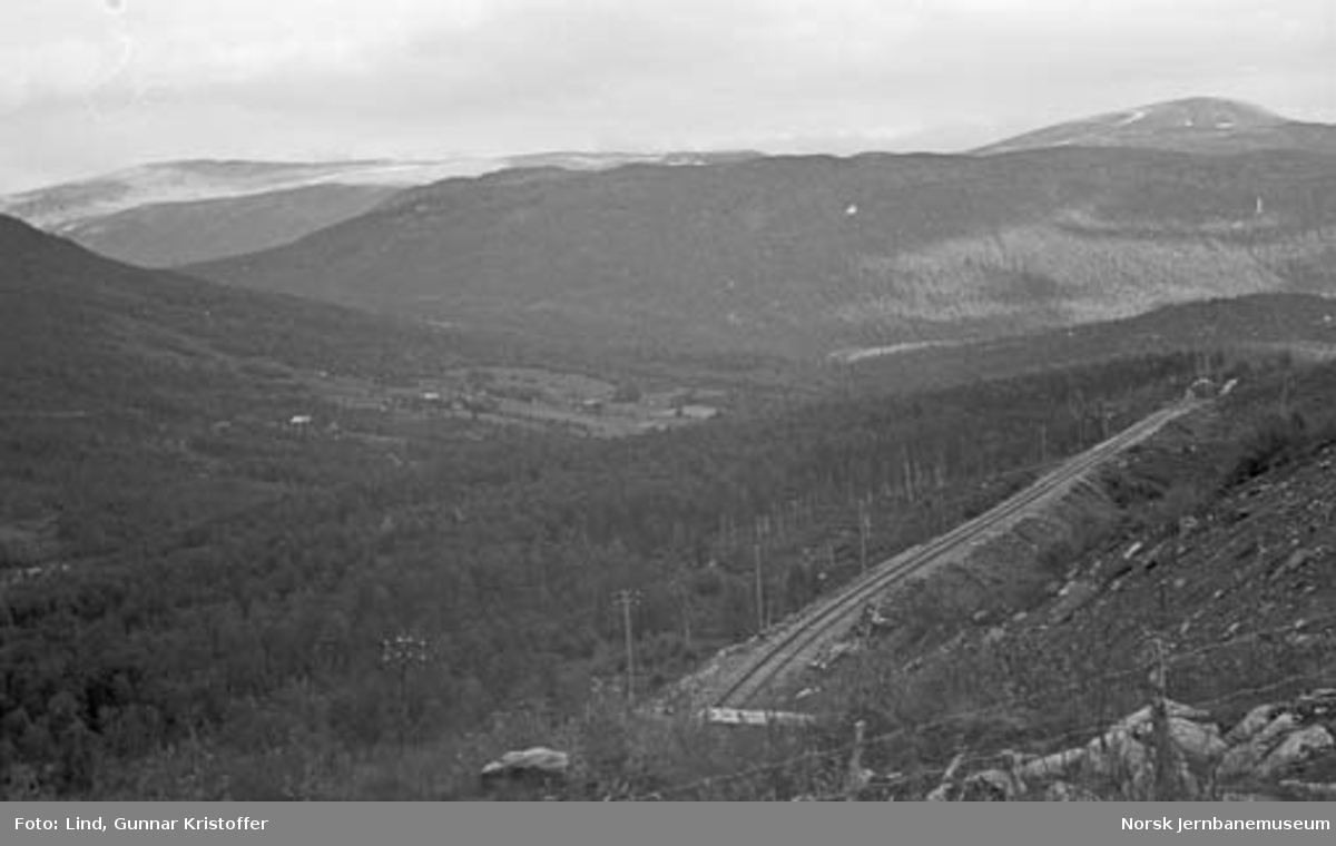 Nordlandsbaneanlegget : linjen nordover, sett fra tunneltaket Storvoll tunnel