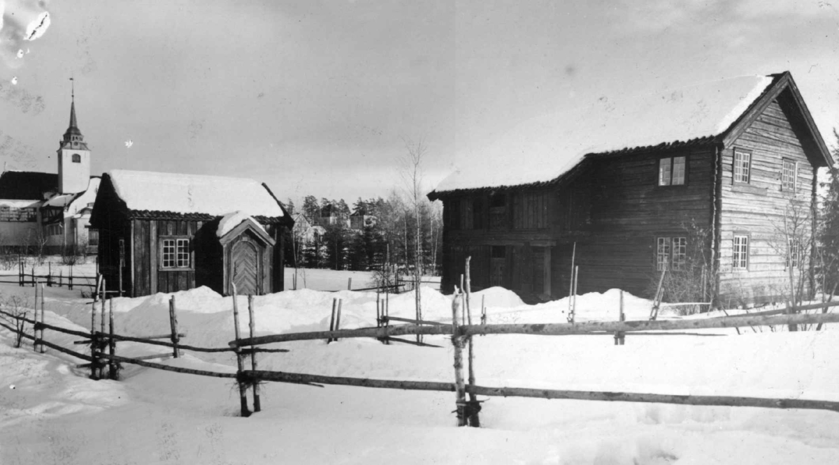Cappelenstugu fra Akkerhaugen i Sauherad i Telemark og Ylistua fra Heddal i Nordøst-Telemark. Fotografert på Norsk folkemuseum i 1920 (?).