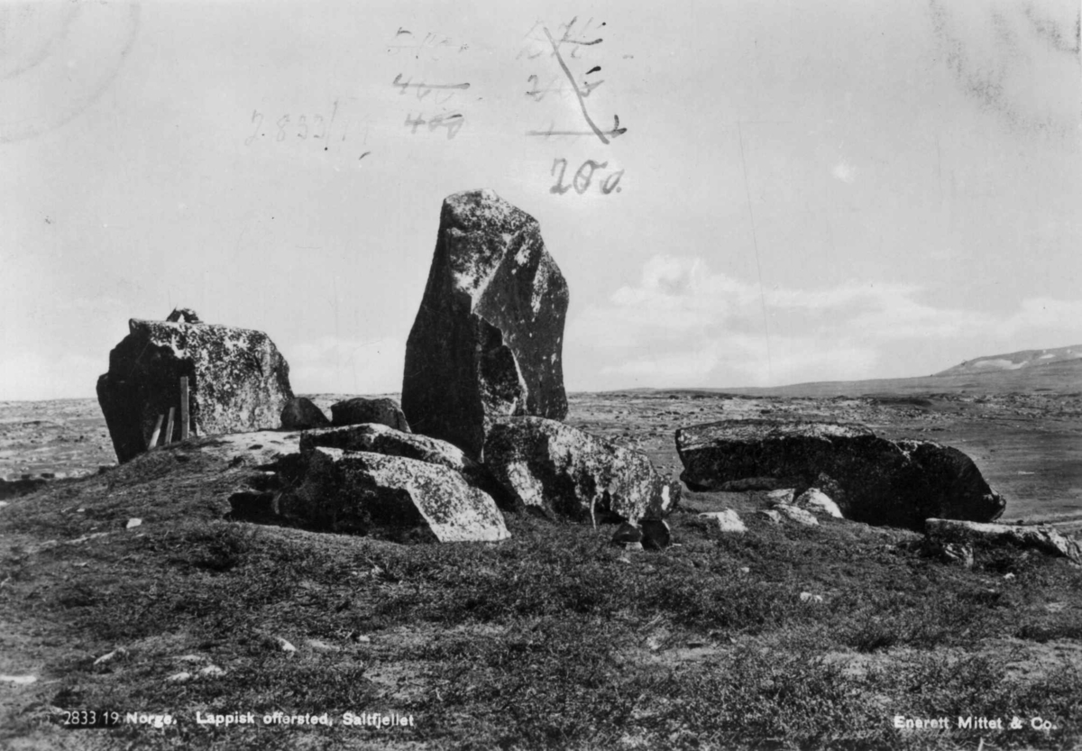 Riksveien, Saltfjellet. Seider, offersteiner i Stødiepasset, gammelt samisk offersted.