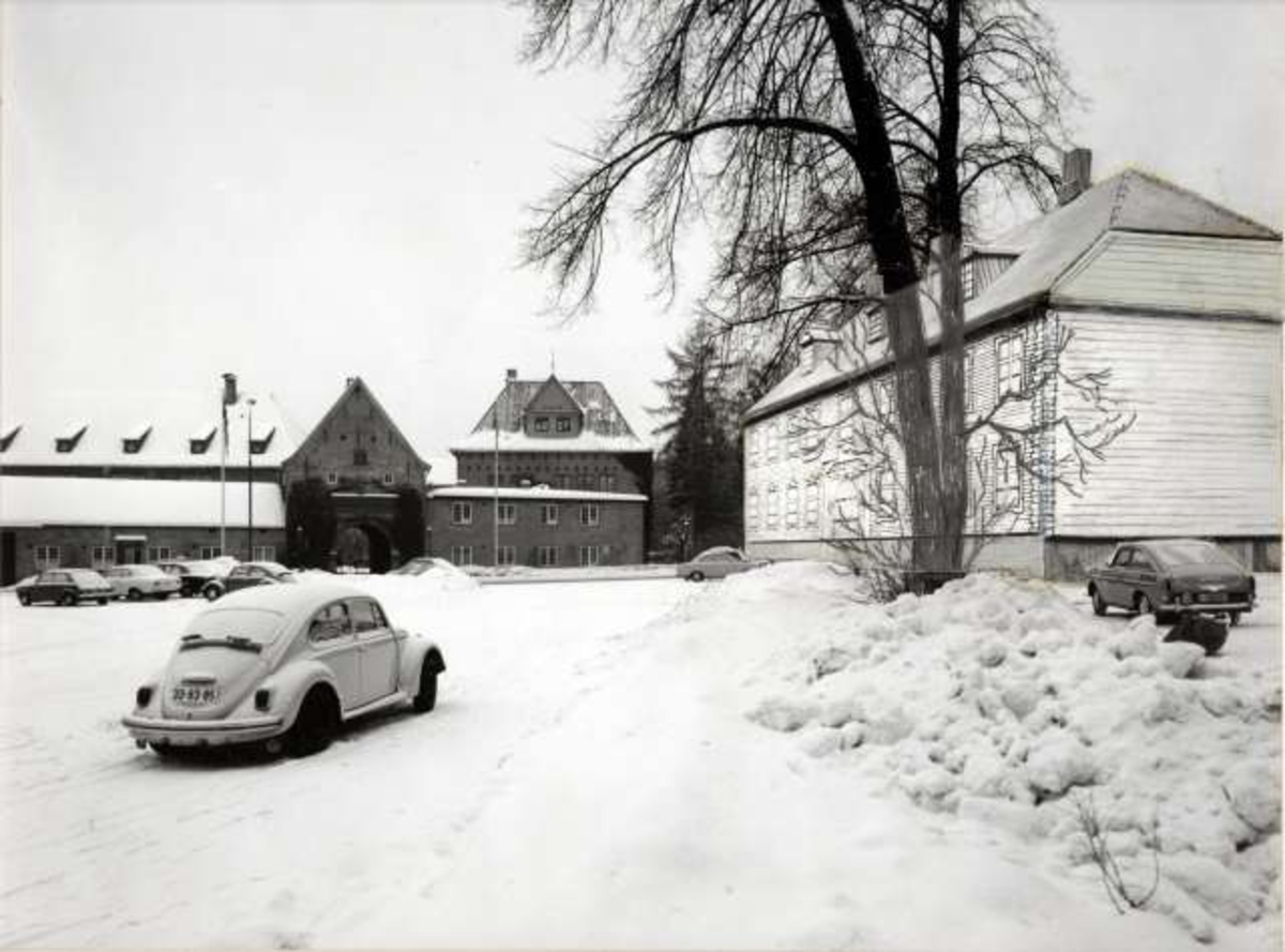 Empirebyggets plassering på Norsk Folkemuseums parkeringsplass.
Diskusjonsinnlegg i 1970.