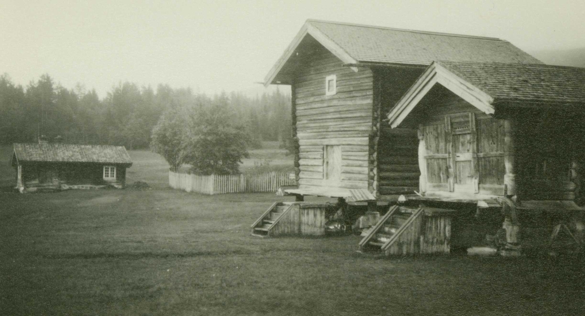 Loft og mønsåsstue, Risteigen, Rollag, Buskerud. Fotografet 1929.