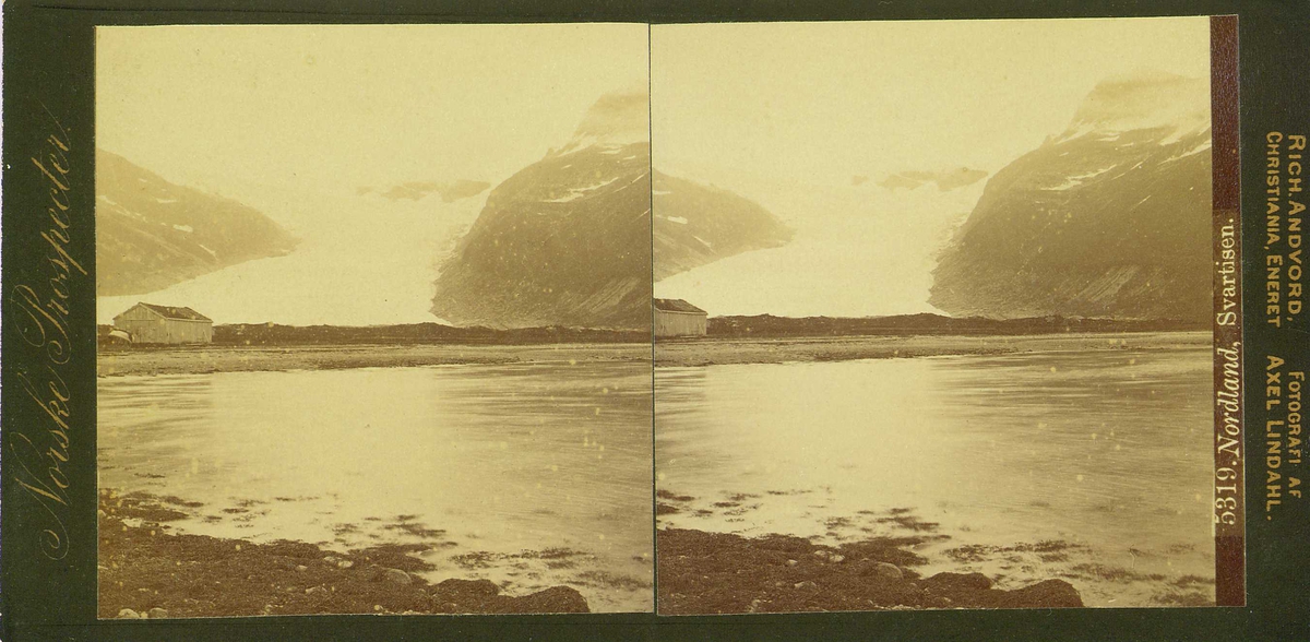 Svartisen, Nordland. Isbre mellom fjell ned mot vann med sjøbu.
Fra fotograf Axel Lindahls (1841-1906) serie stereofotografier, "Norske Prospecter".