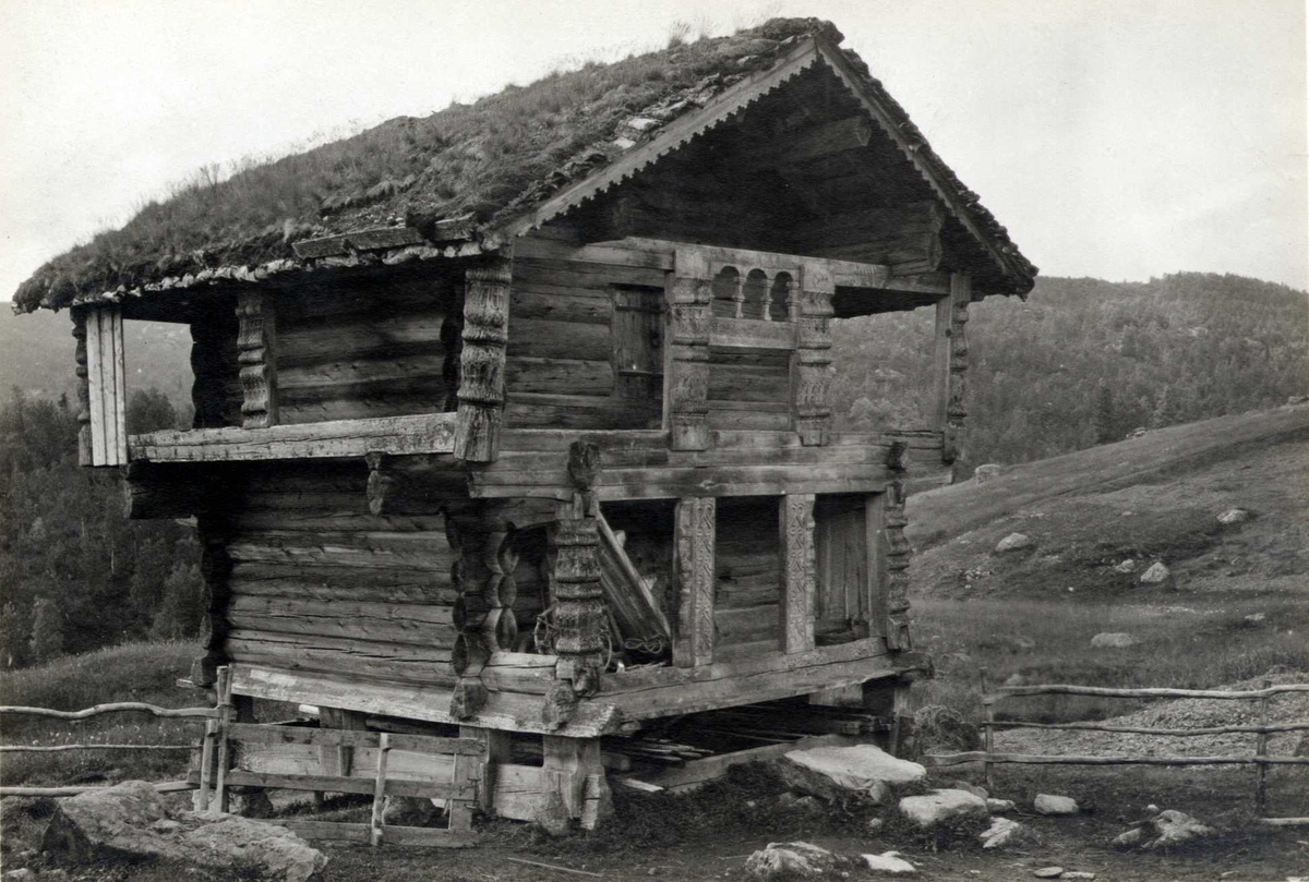 Loft opprinnelig fra Rauland, Sollid, Åmotsdal, Seljord, Telemark. Fotografert 1917.