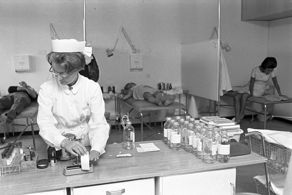 Serie. Fra blodbanken på Ullevål sykehus, Oslo.Fotografert 10. aug. 1967.