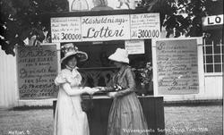 Postkort. Bod med lotterisalg. Norsk Folkemuseums St. Hansfe