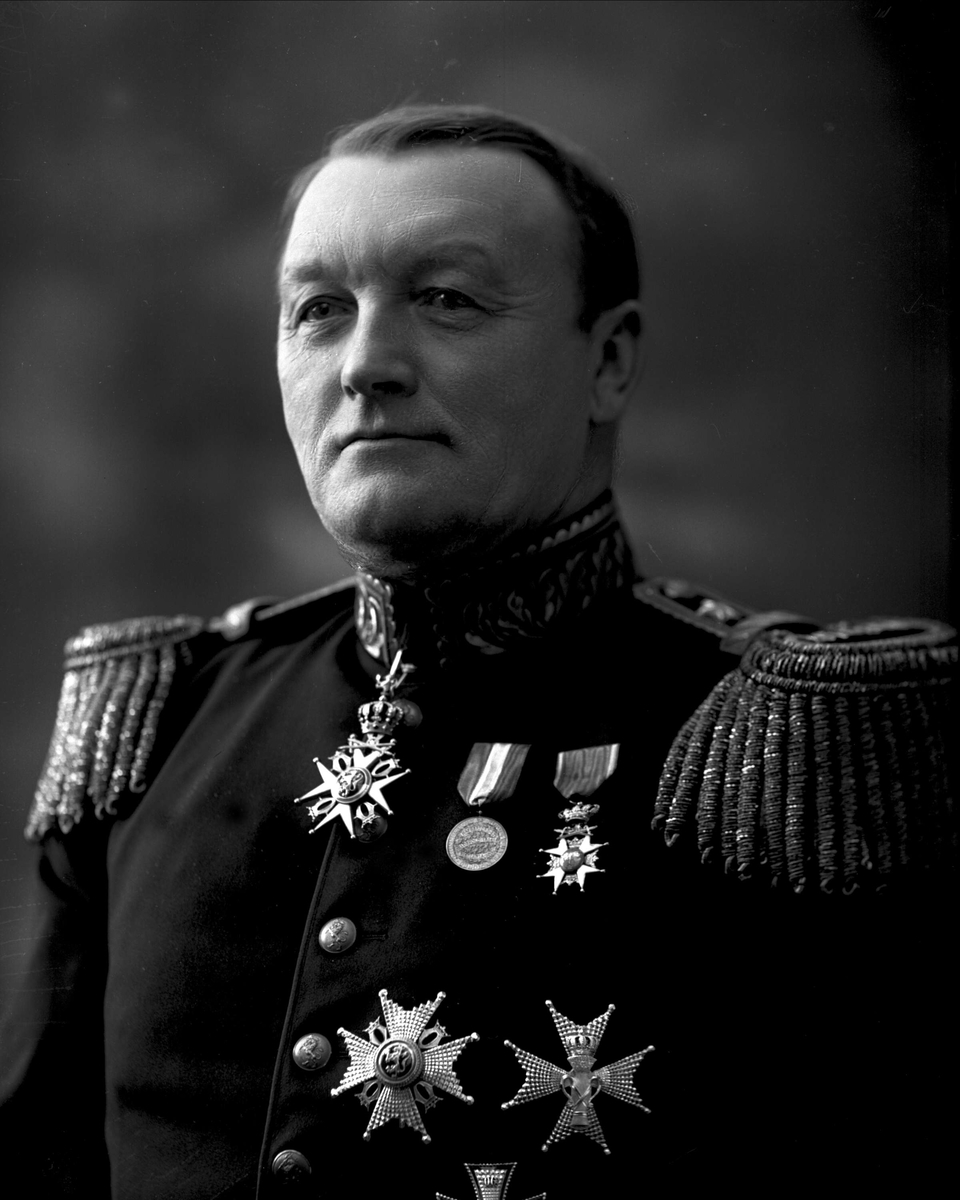 Portrett av Jens Kristian Meinich Bratlie som generalkrigskommisær.