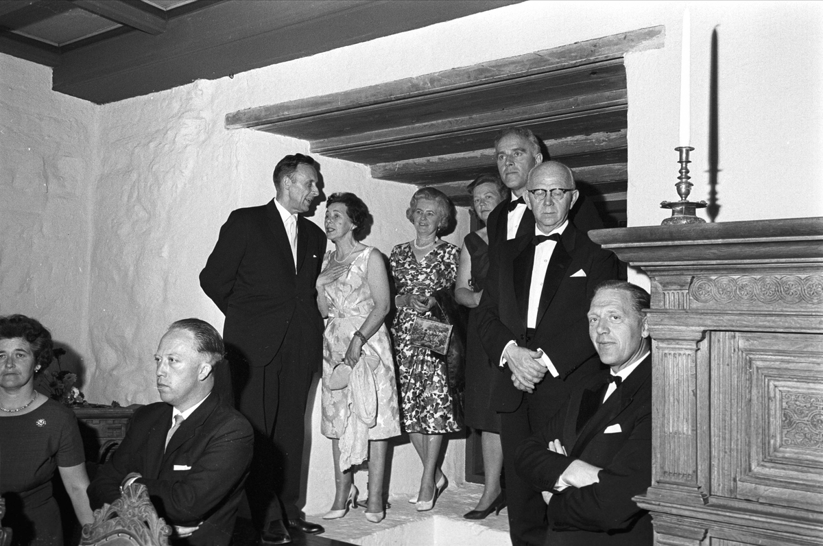 Oslo, 19.06.1965, Stortinget, avslutningsfest på Akershus slott, stortingsrepresentanter i festsalen.
