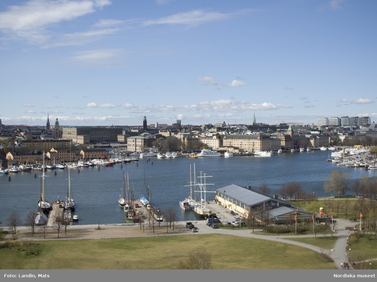 Nordiska museet, utsikt över Stockholm från tornet på museibyggnaden. Vyer över bl a Galärvarvet, Strandvägen, Skeppsholmen, Hötorgsskraporna mm. 2007-2012