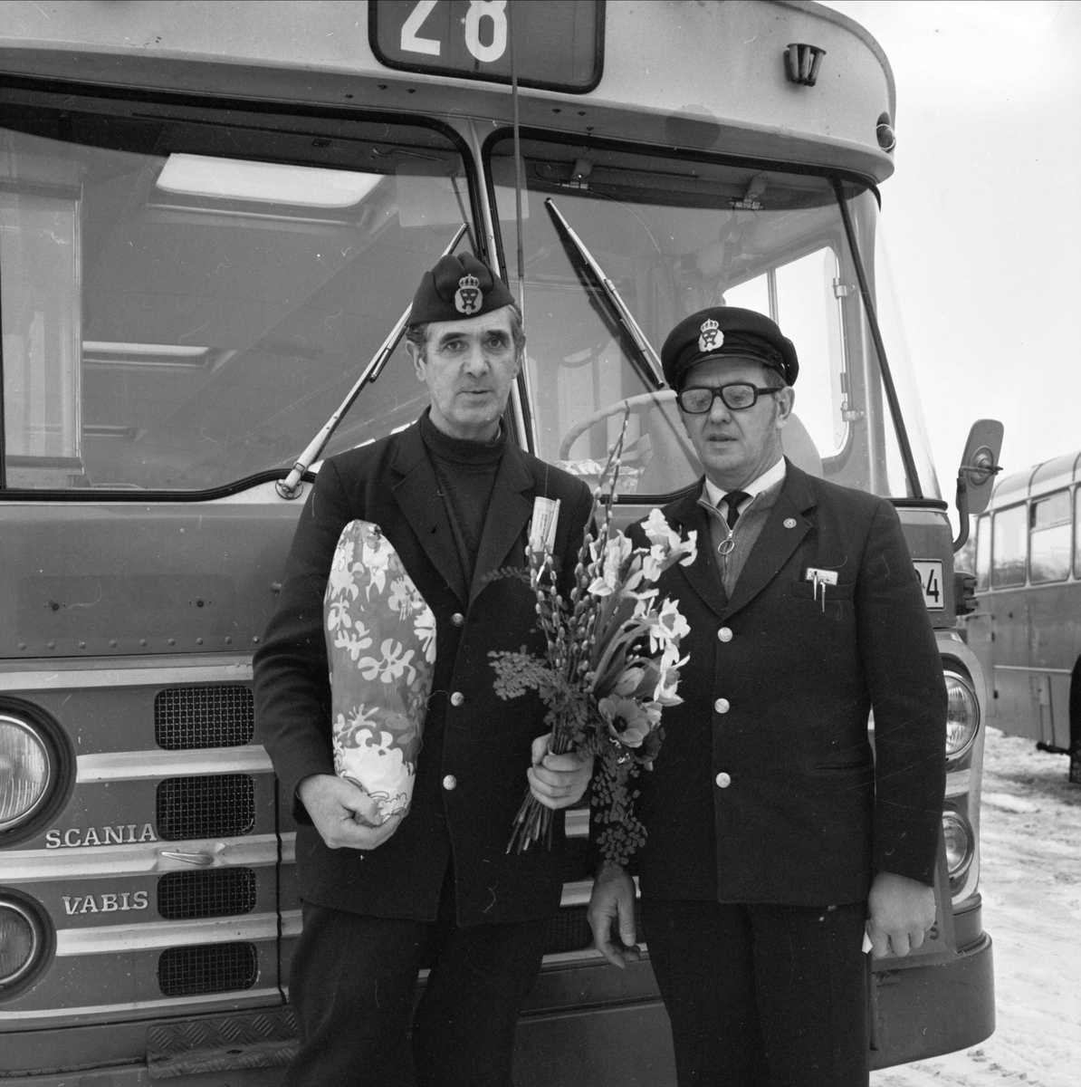 Karl Lööf, 30 år vid bussratten, Skärplinge, Österlövsta socken, Uppland februari 1973