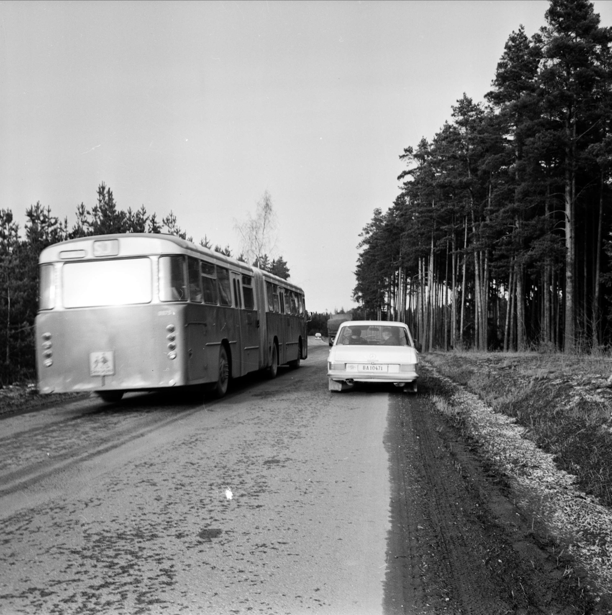 Premiär för gratis buss i Österlövsta socken, Uppland mars 1973