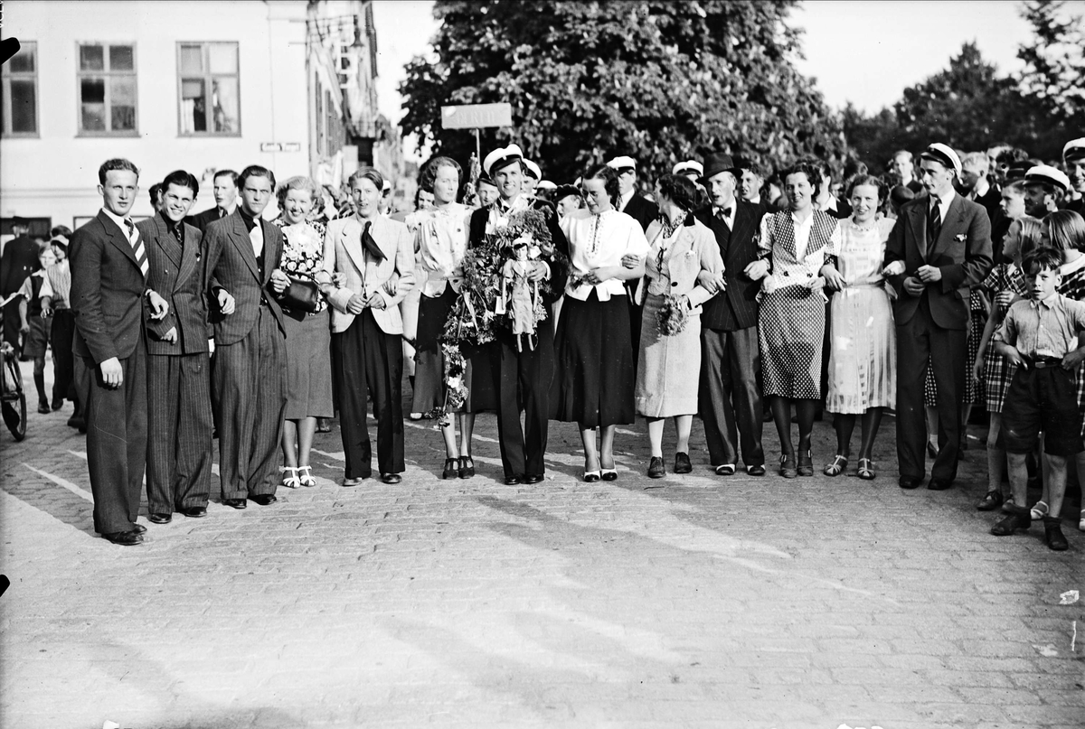 Studentfirande på Gamla torget och Östra Ågatan, Uppsala 1937