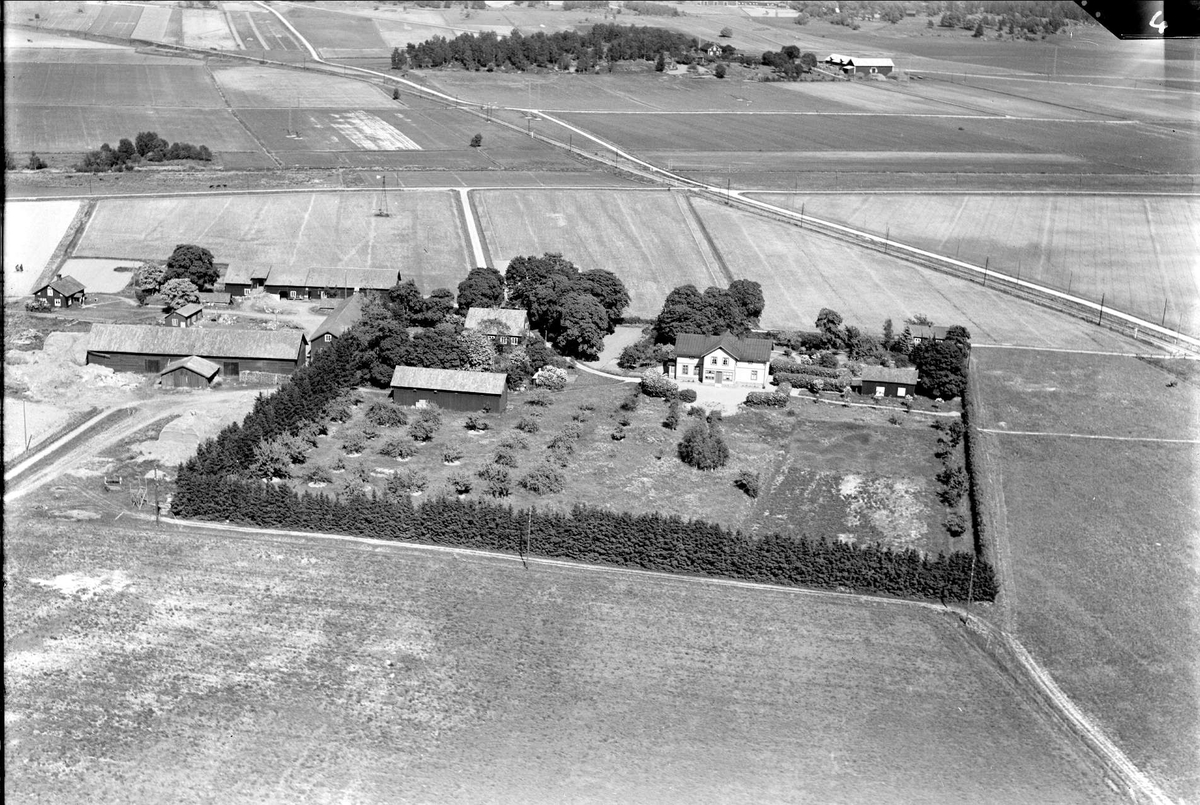 Flygfoto över Håga, Biskopskulla socken, Uppland  1936