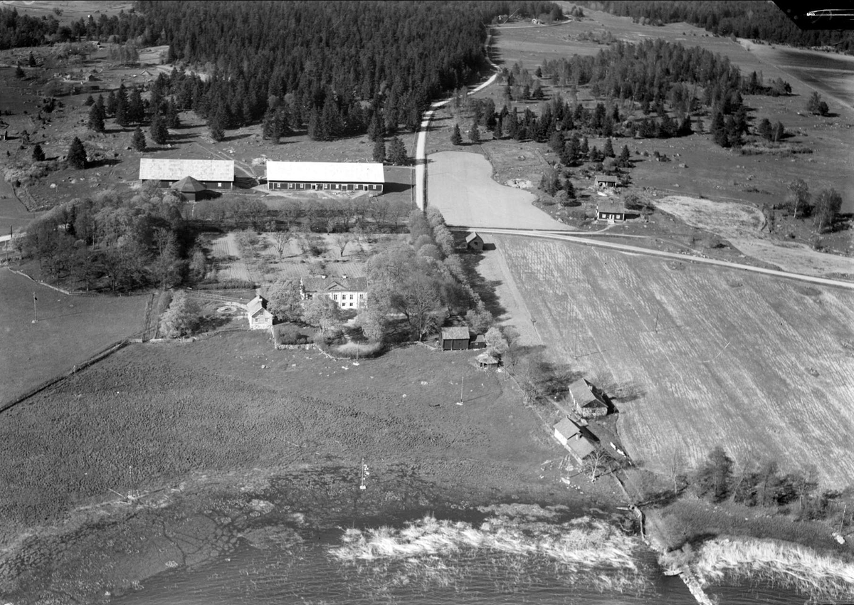 Flygfoto över Eggebyholms gård, Östuna socken, Uppland 1936