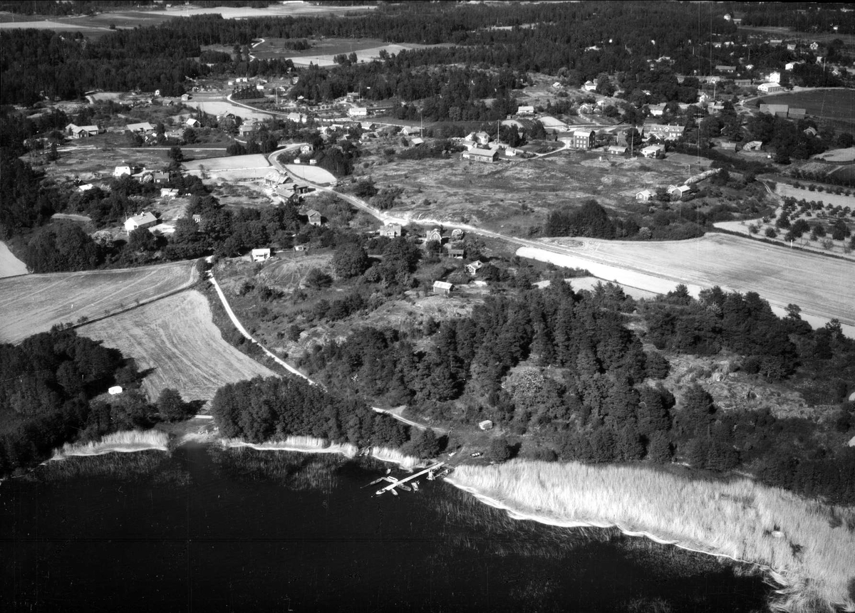Flygfoto över Kungsberga, Färentuna socken, Uppland 1966
